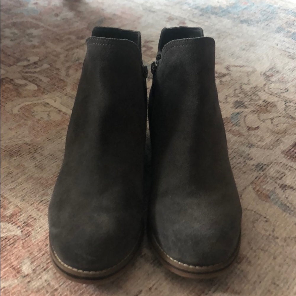 Blondo Chelsea Boots in Gray